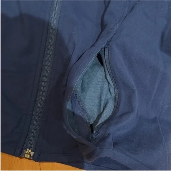 Lululemon Active Blue Jacket & Black 21“ Run Inspire Capri Crop Legging - size 8 - Picture 11 of 16